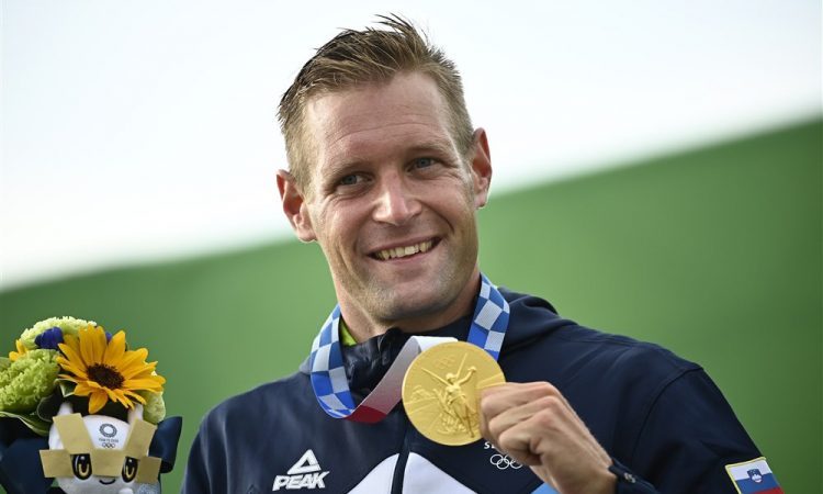 Benjamin Savšek in Anja Osterman kajakaša leta