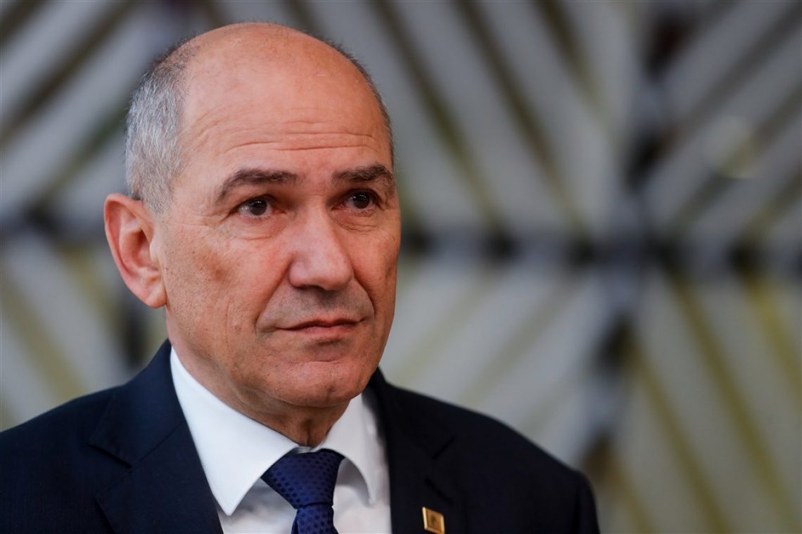 Janša ob koncu leta ostro proti Golobovi vladi, poziva k treznjenju