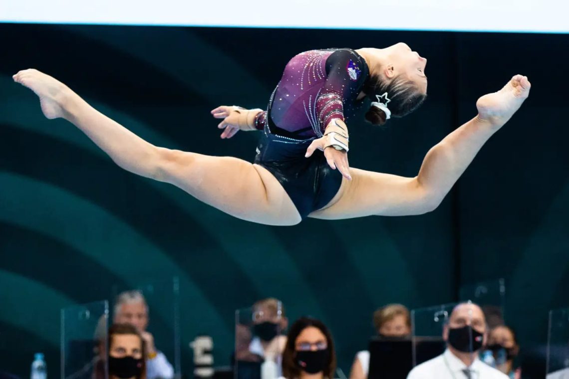 Lucija Hribar gladko v finale bradlje, telovadci danes brez 