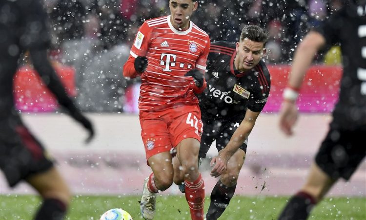Bayern z zanesljivo zmago nazaj na vrh lestvice