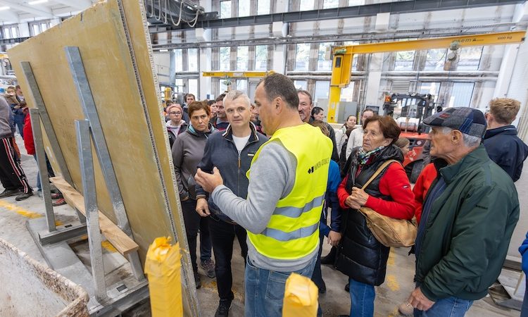 Več kot 600 ljudi se je udeležilo odprtega dneva v podjetju Marmor Hotavlje