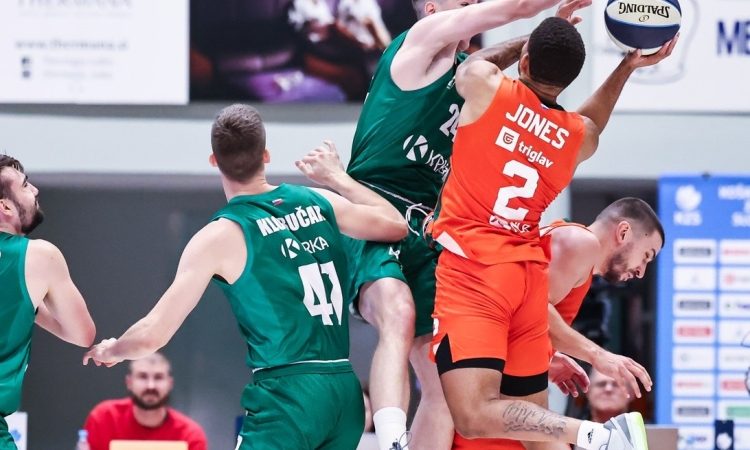Košarkarji Cedevite Olimpije so po podaljšku premagali Krko s 84:82 