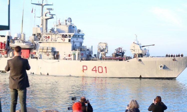 Italija v Albanijo prepeljala novo skupino migrantov