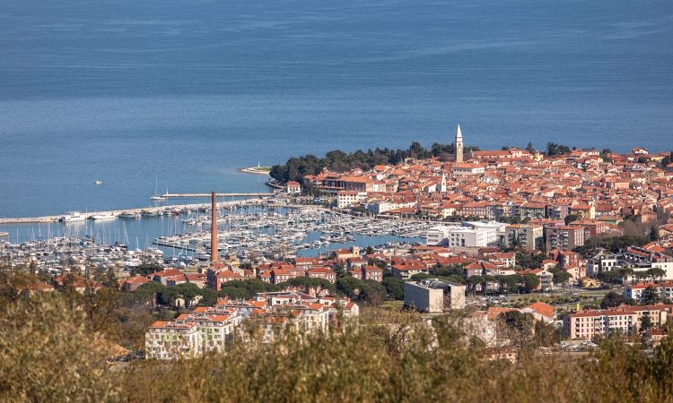 Izolski občinski svet podprl nove spodbude za podjetništvo in posodobitev prometnih pravil