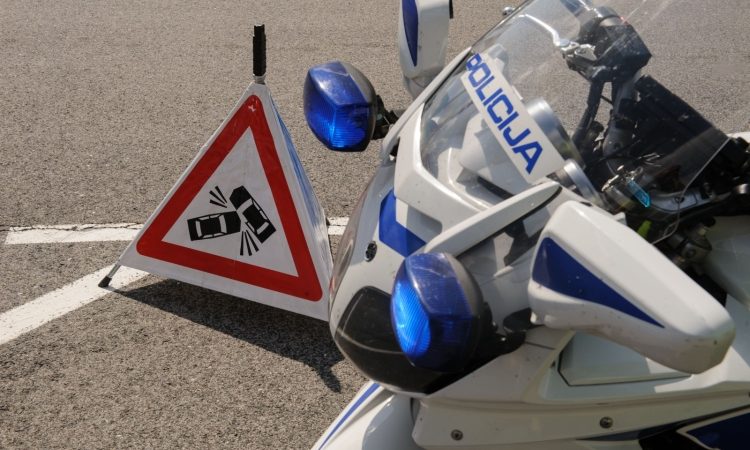V prometni nesreči na Vipavskem huje poškodovan mlajši kolesar
