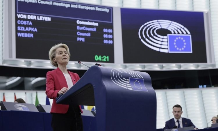 Von der Leyen: Evropa se mora ponovno oborožiti