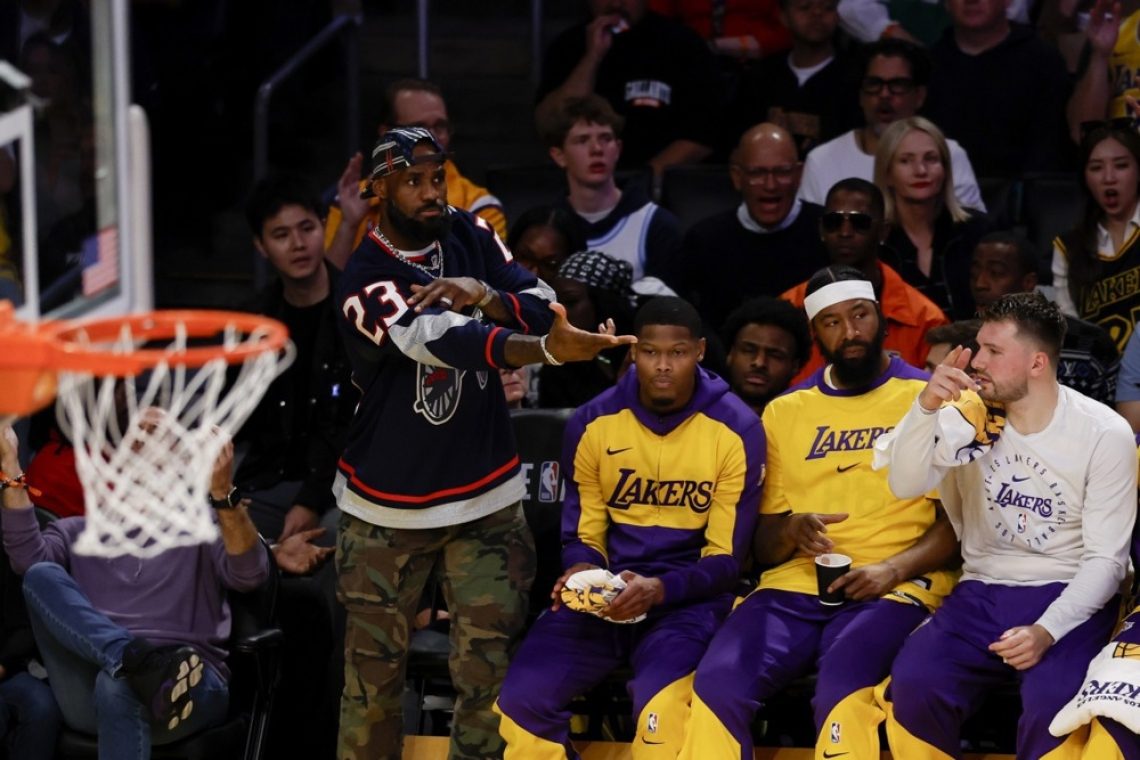 LeBron ob zvoku sirene rešil Lakers in prekinil niz porazov
