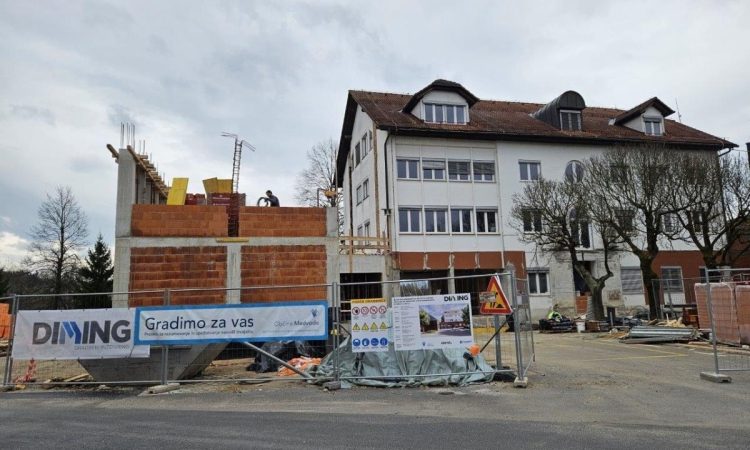 Občinska uprava Medvode se vrača v obnovljeno stavbo