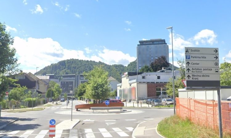 Kranjski policisti iščejo voznika Peugeota