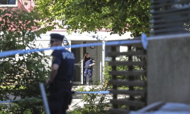 V streljanju v Göteborgu umrla dva moška, policija sumi na obračun tolp