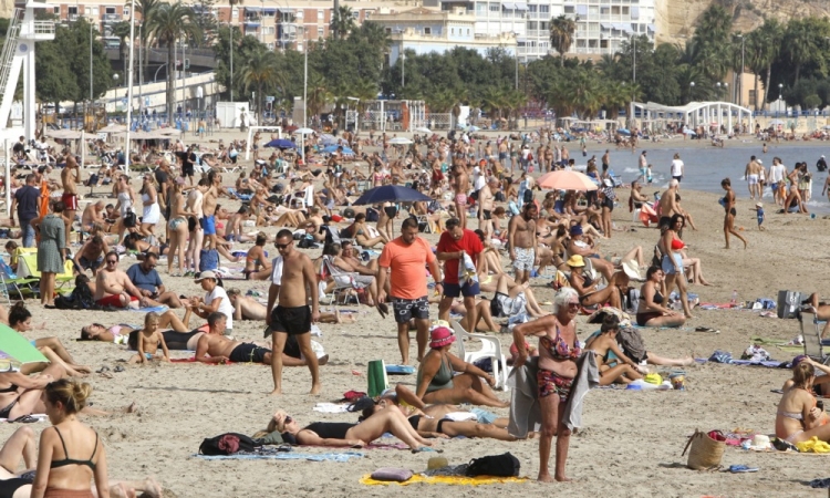 Turisti v Alicanteju do marca ustvarili skoraj 2 milijardi evrov prihodkov