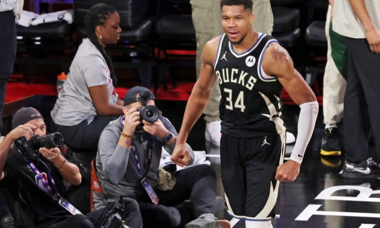 Ameriški mediji v LA Lakers vidijo Giannisa Antetokounmpa 