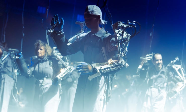 Zaključek Pohoda za Evropo bo futuristična plesno-robotska predstava