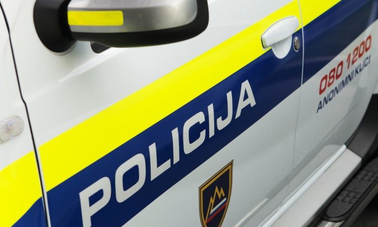 V prometni nesreči pri Grosuplju umrl 26-letni voznik