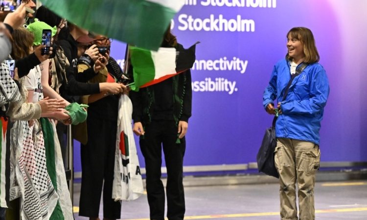Greta Thunberg po izgonu iz Izraela prispela v Stockholm
