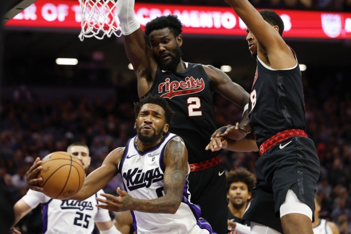 Dončiću v Los Angelesu na pomoč Deandre Ayton