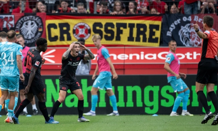 Leverkusen začel s porazom, visoka zmaga Eintrachta  
