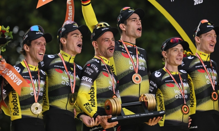 Zmikavti na Vuelti obiskali ekipo Visma Lease a Bike