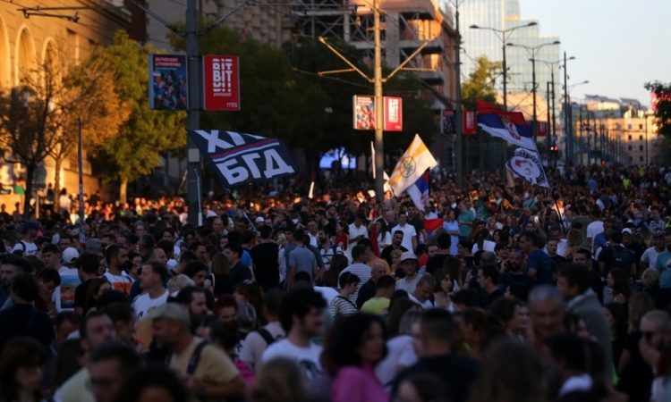 V Srbiji s protesti obeležili deset mesecev od tragedije na železniški postaji