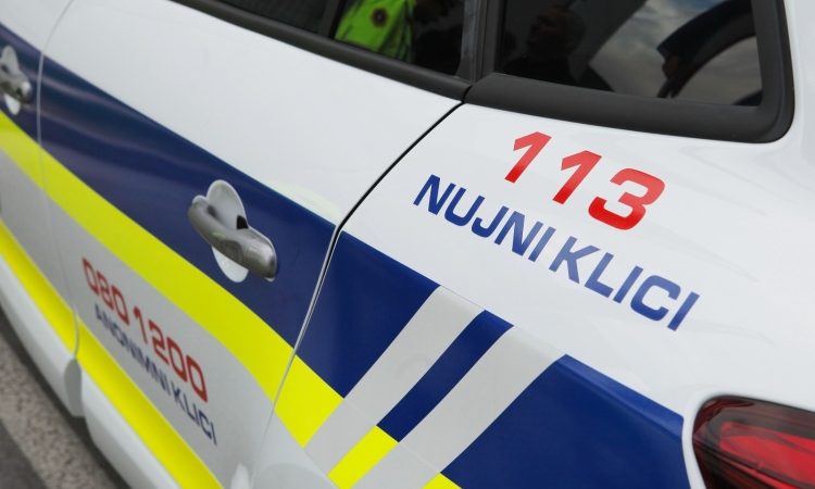 V Murski Soboti nesreča motorista zaradi razsutega tovora