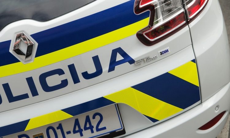 Na Gorenjskem v enem dnevu trije napadi na policiste, med osumljenci tudi mladoletnika