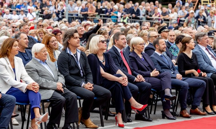 Voditelji ob prazniku poudarili zgodovinski spomin, enotnost in svobodo