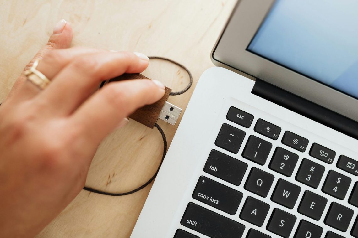 USB ključki postajajo preteklost, digitalni svet se poslavlja od fizičnih nosilcev