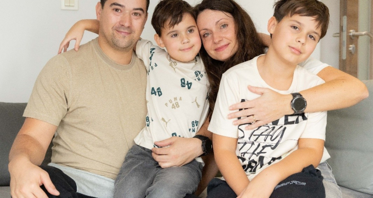Deček Teo nujno potrebuje pomoč za zdravljenje z gensko terapijo v ZDA