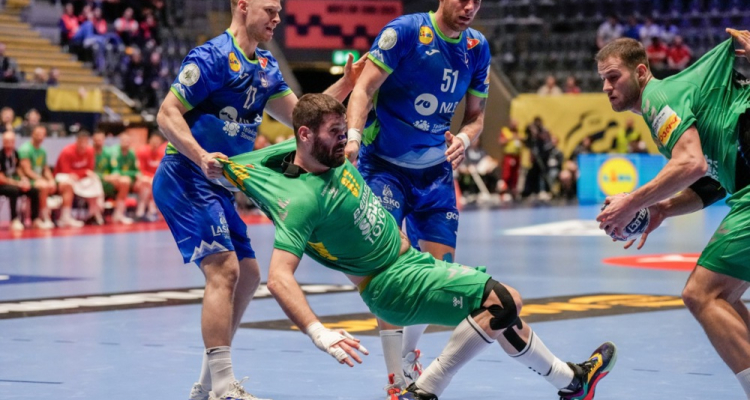 Slovenska rokometna reprezentanca z zmago proti Črni gori (41:40) začela evropsko prvenstvo