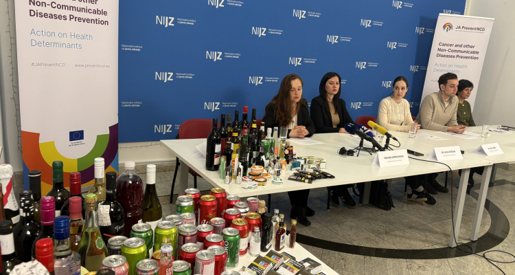 NIJZ opozarja na visoko dostopnost alkohola in nikotina mladim
