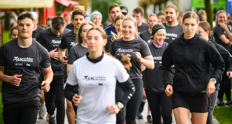 Na tek od faksa do faksa več kot 900 udeležencev