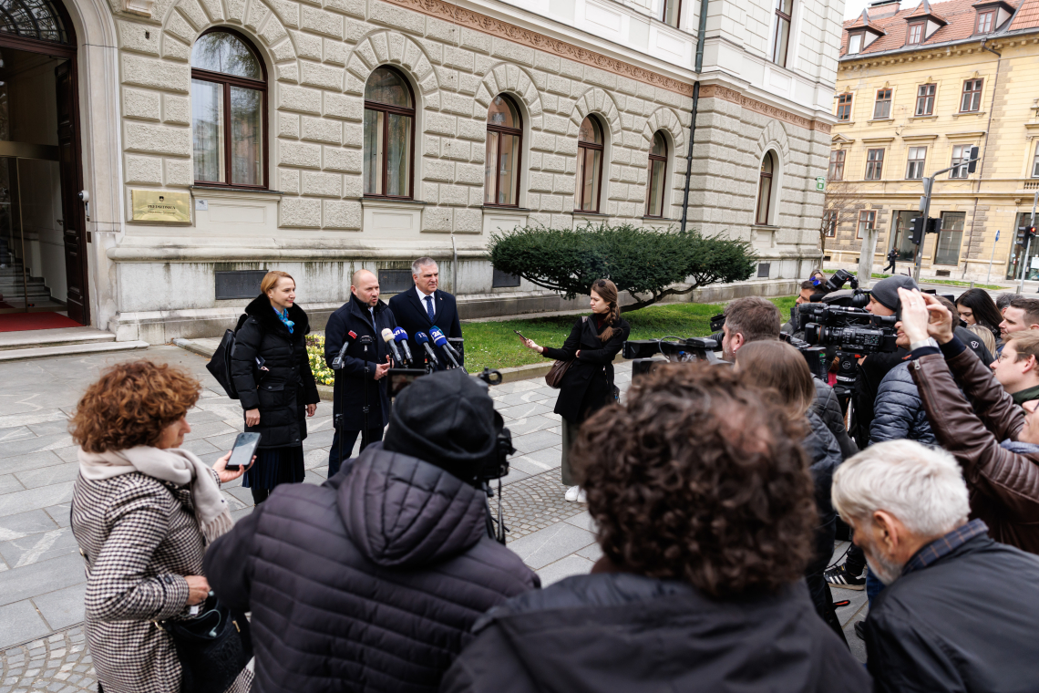Stranke tretjega stebra pripravile interventni zakon za razvoj Slovenije