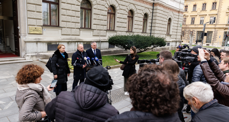 Stranke tretjega stebra pripravile interventni zakon za razvoj Slovenije