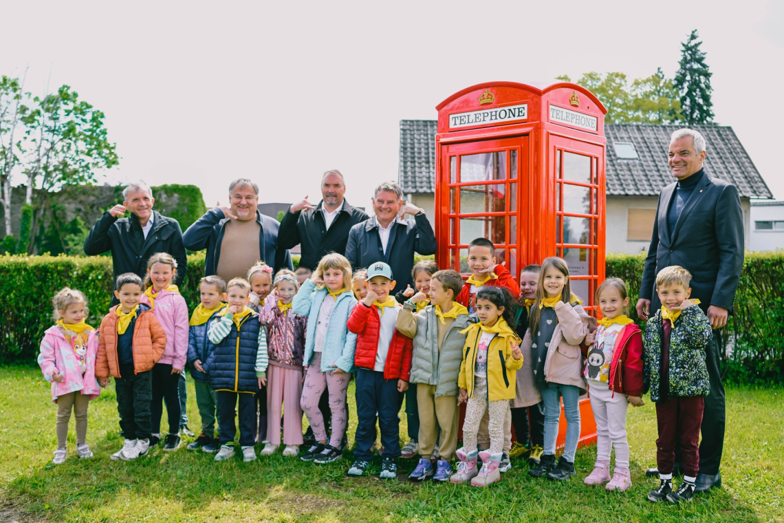 Prenovljena telefonska govorilnica znova simbol povezave Maribora z Greenwichom