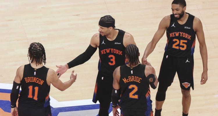 Kratkohlačniki v končnici lige NBA povedli z 2:0 v zmagah